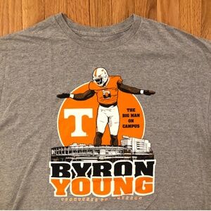 Byron Young University of Tennesse Football T-shirt Men’s XL (read) Cotton Blend